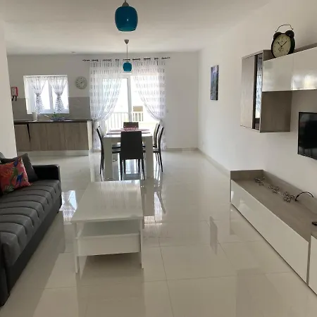Apartment Sunshine - Modern Three Bedroom - No 2 Mellieħa