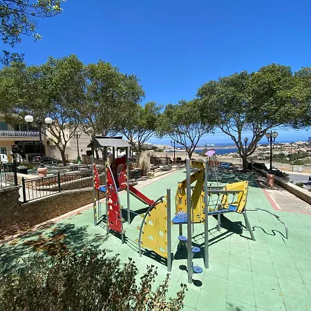 Sunshine - Modern Three Bedroom - No 2 Apartment