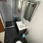 Sunshine - Modern Three Bedroom - No 2 公寓