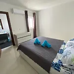 Sunshine - Modern Three Bedroom - No 2