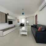 Sunshine - Modern Three Bedroom - No 2 梅利哈