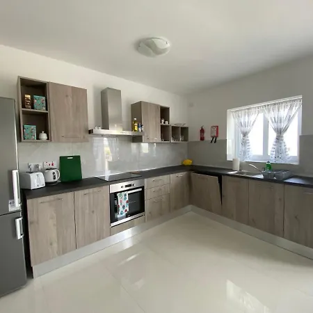 Apartment Sunshine - Modern Three Bedroom - No 2 Mellieha