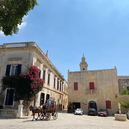 Sunshine - Modern Three Bedroom - No 2