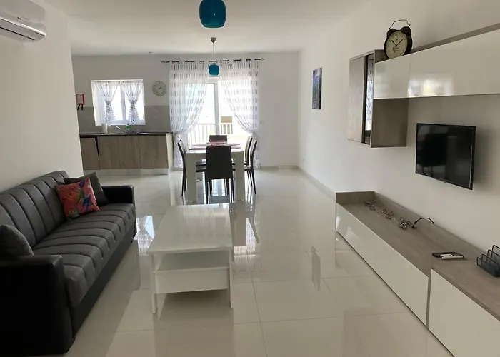 Apartamento Sunshine - Modern Three Bedroom - No 2 Mellieħa