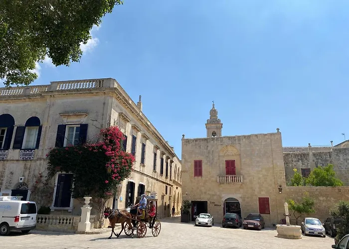 Sunshine - Modern Three Bedroom - No 2